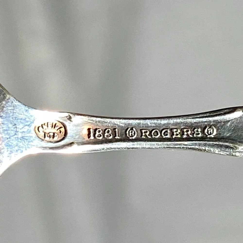 Rogers Bros 1847 Flair Teaspoon & Oneida LTD 1881 Flirtation 4 1/4